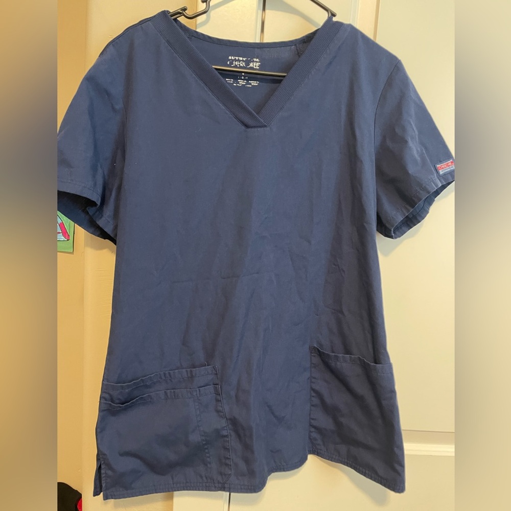 Cherokee scrub top sz Large